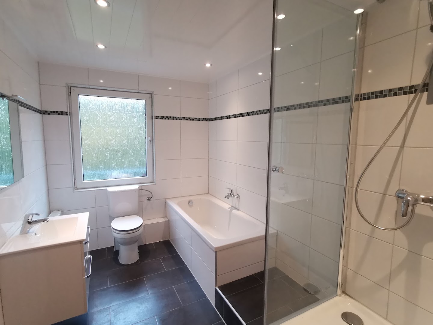 Fliesensylwester, Fliesenleger im Duisburg Nordrhein-Westfalen · Fotos 2